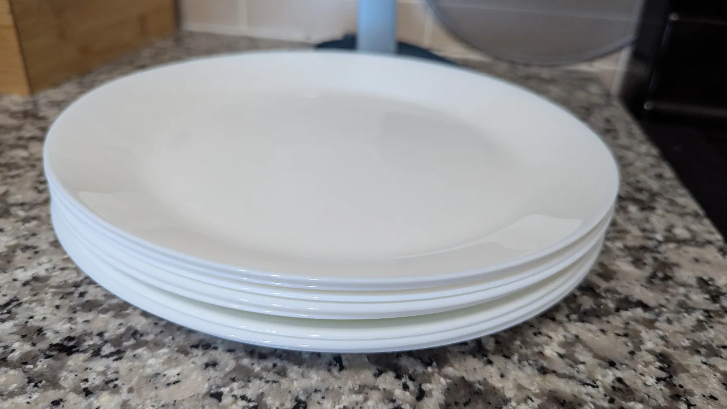 Stack of Corelle Dinner Plates thumbnail
