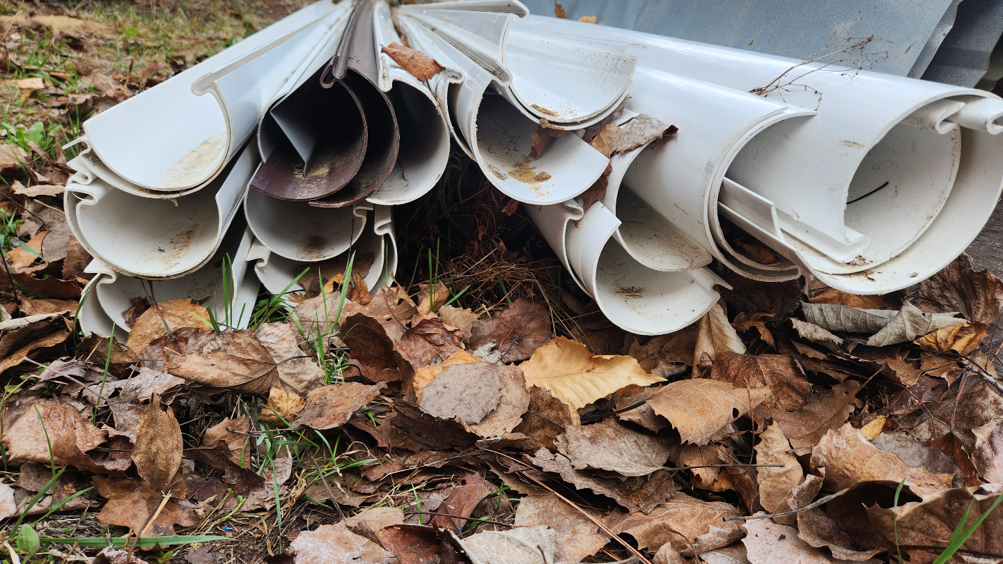 🧡 Lot of used vinyl eavestroughing - photo 2