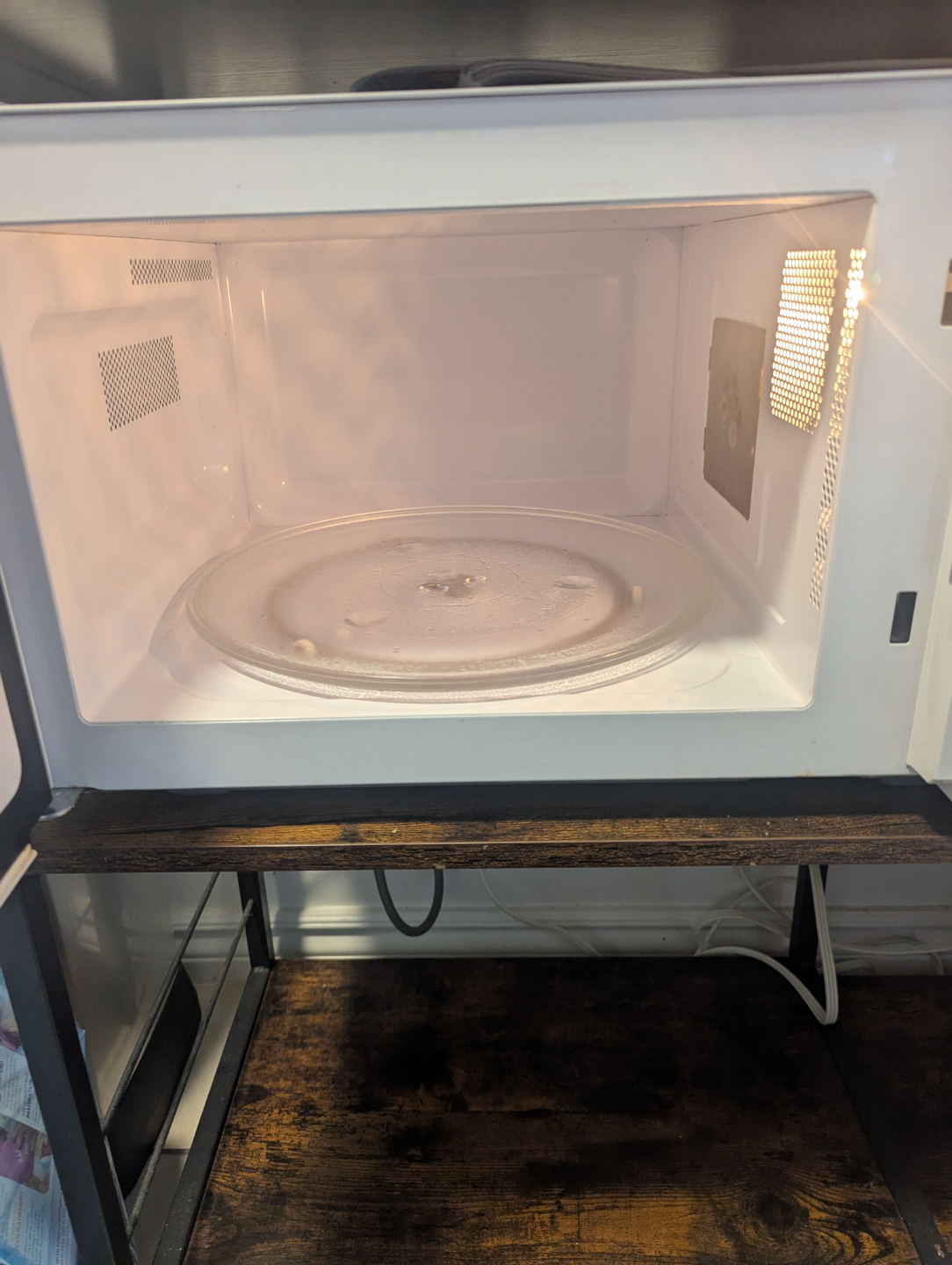 Magic Chef Microwave - photo 3