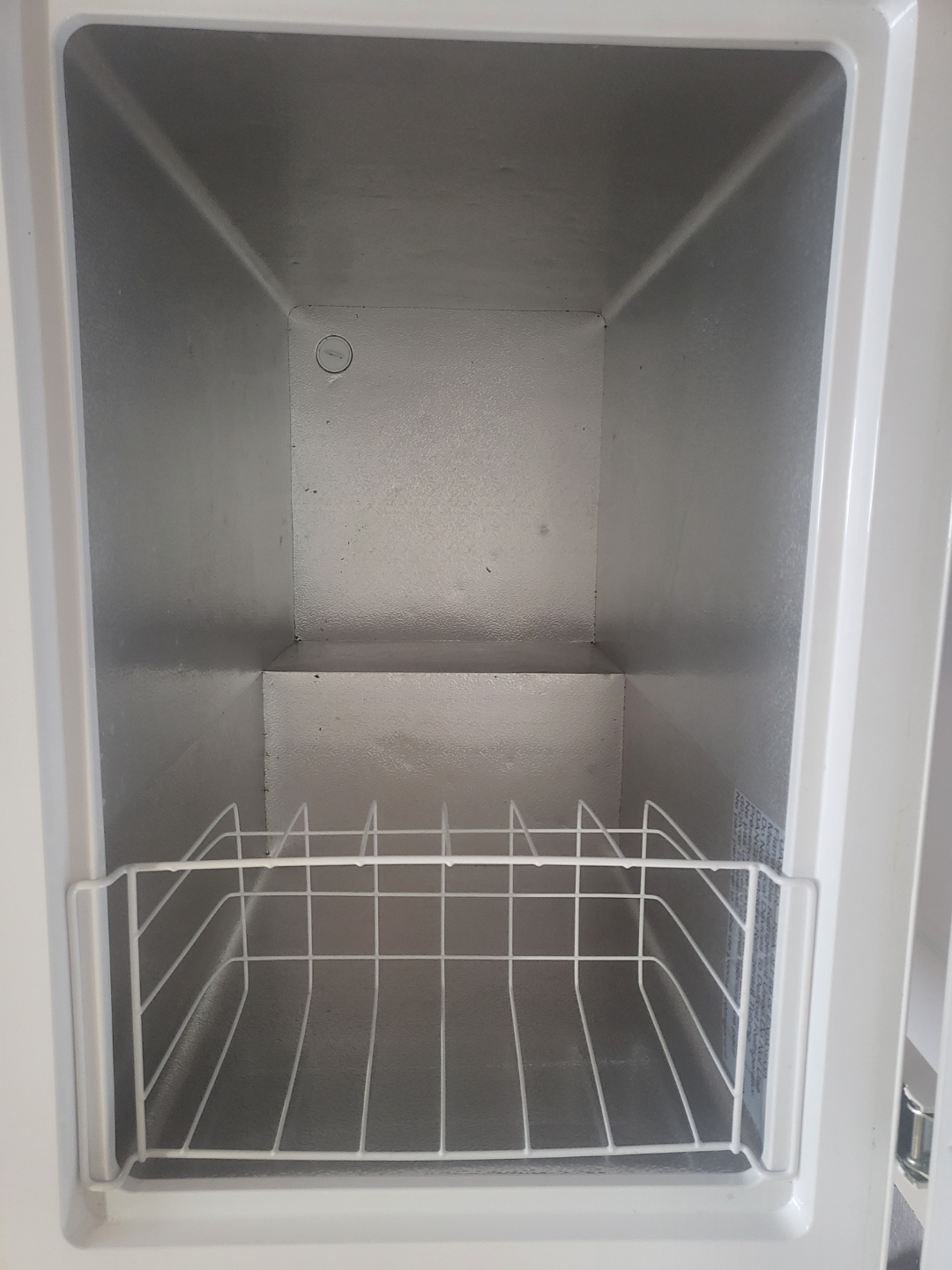 Arctic King Chest Freezer - Model WHS-185CW - photo 3