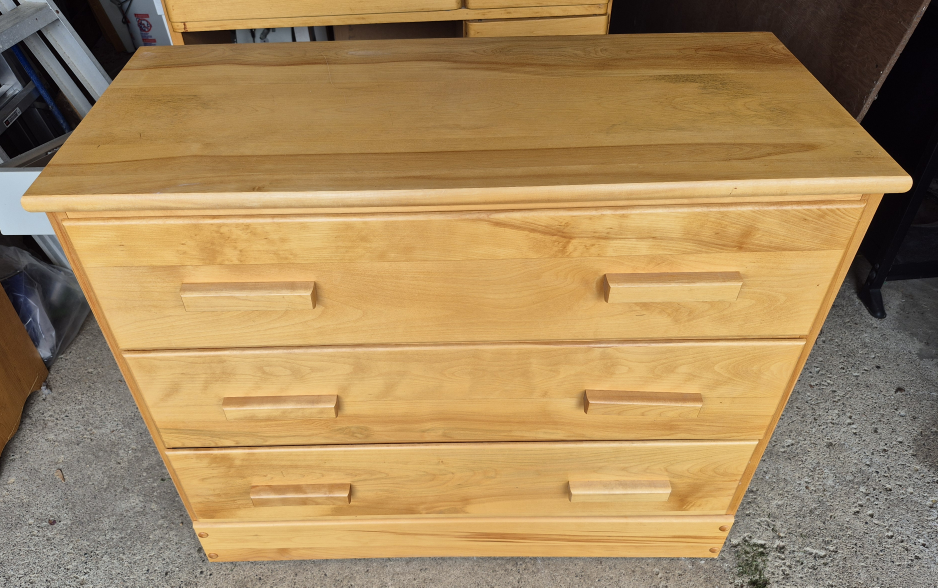 Solid Wood Three-Drawer Dresser
