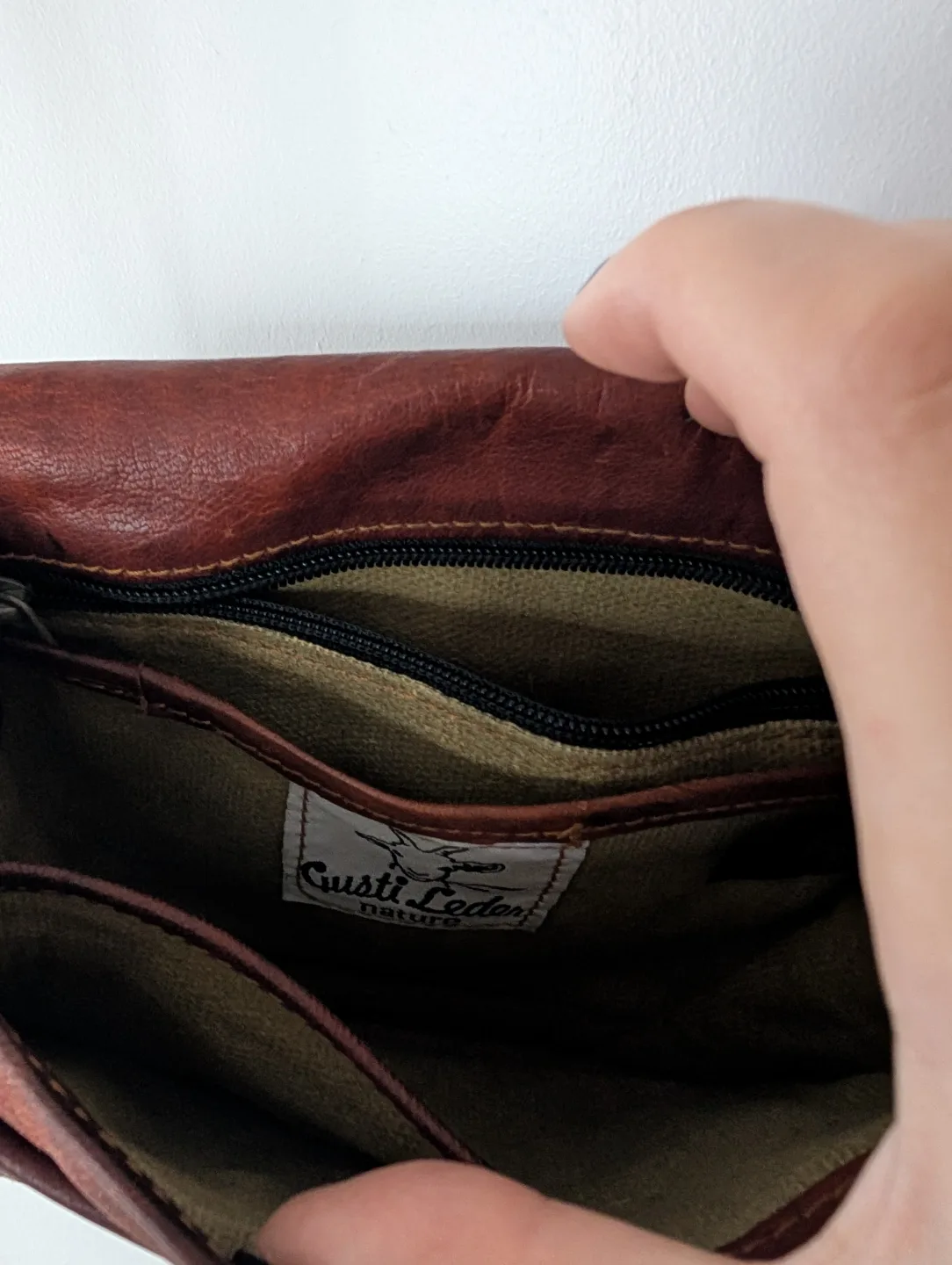 Brown Leather Crossbody Bag image indicator(6)