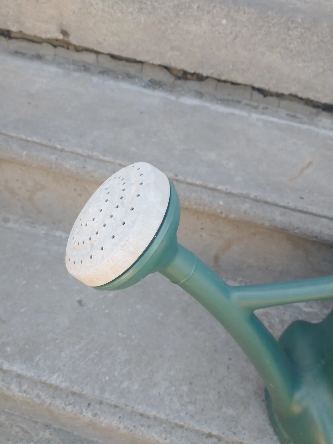 12L Green Plastic Watering Can with Heron Design image indicator(4)