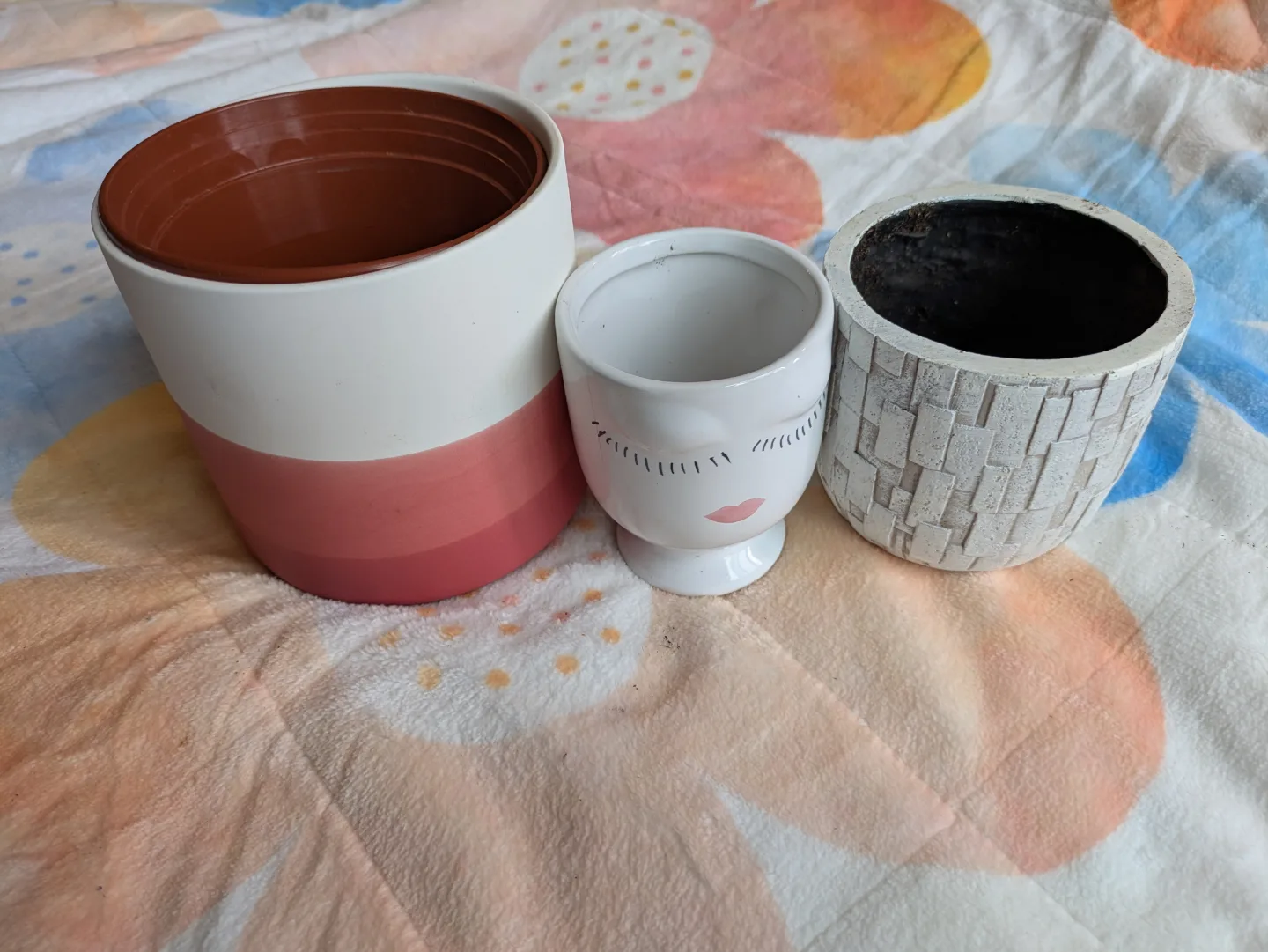 Plant pots (three) thumbnail