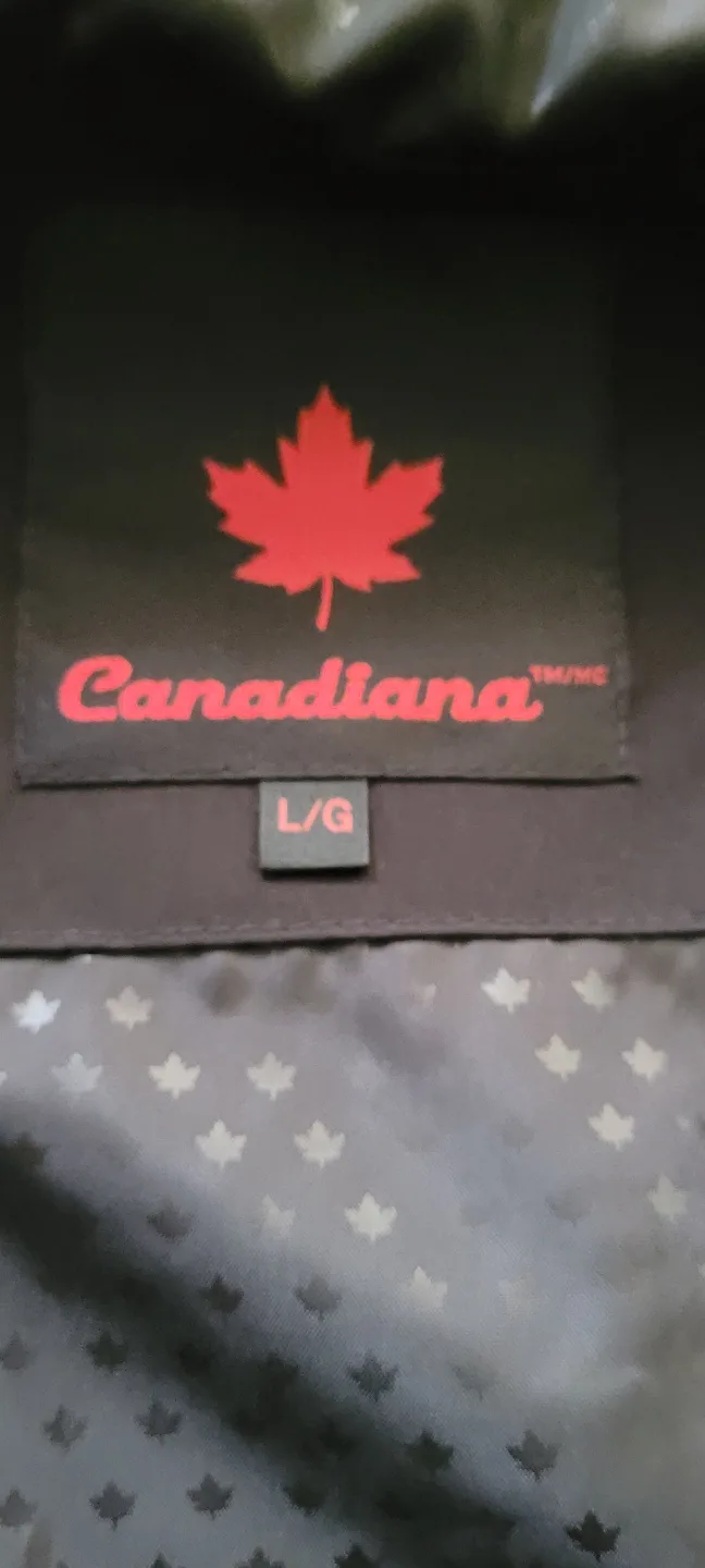 Candiana, National Geographic Women's red hooded jacket. image indicator(5)