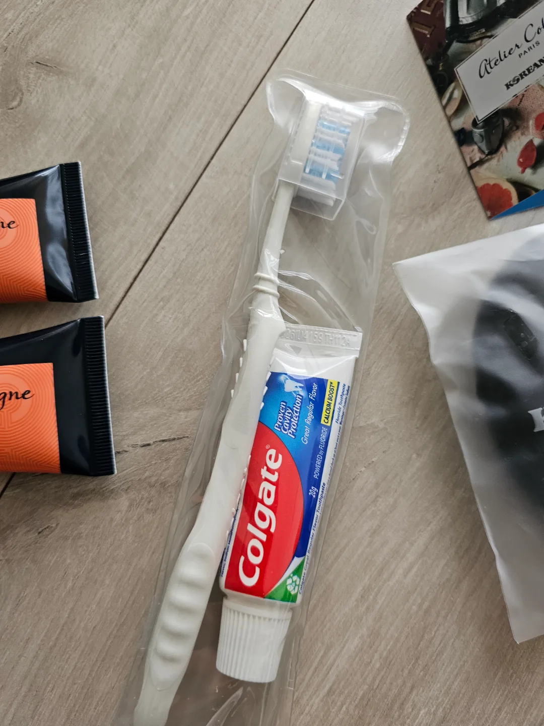 Korean Air Amenity Kit -  Travel-sized image indicator(3)