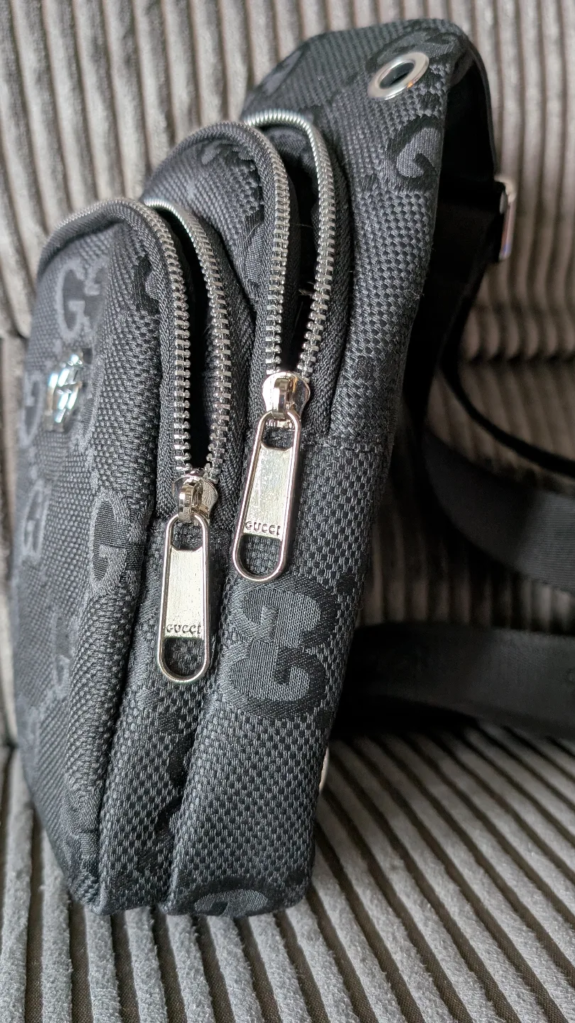 IMMACULATE CONDITION Black Gucci Sling Crossbody Bag image indicator(4)