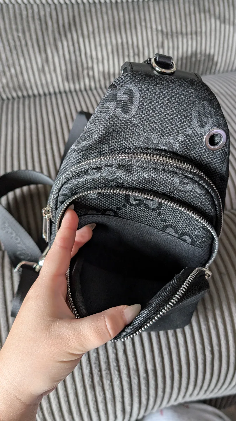 IMMACULATE CONDITION Black Gucci Sling Crossbody Bag image indicator(5)