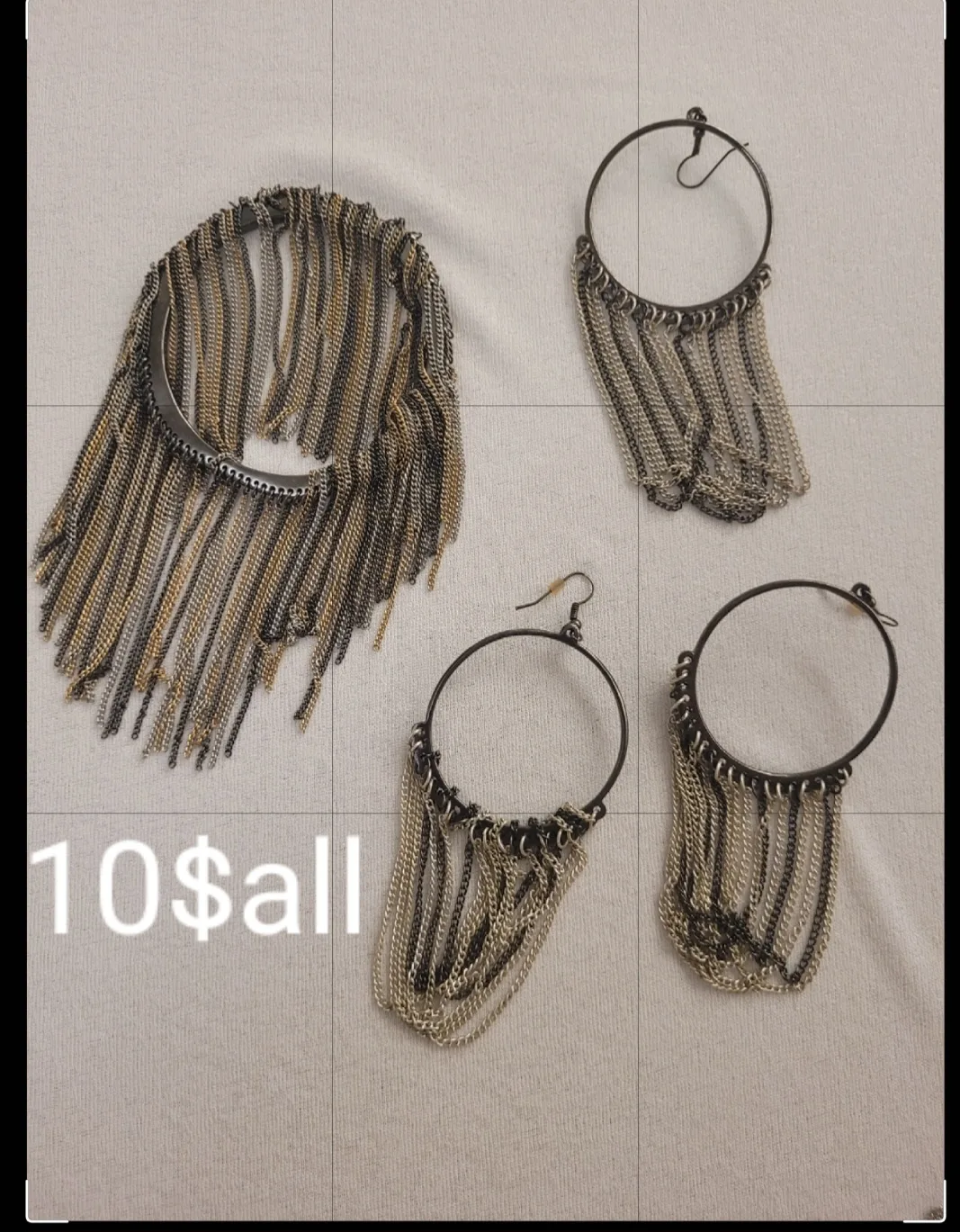 two sets Bracelets and Earrings +2 Rings see pictures image indicator(2)