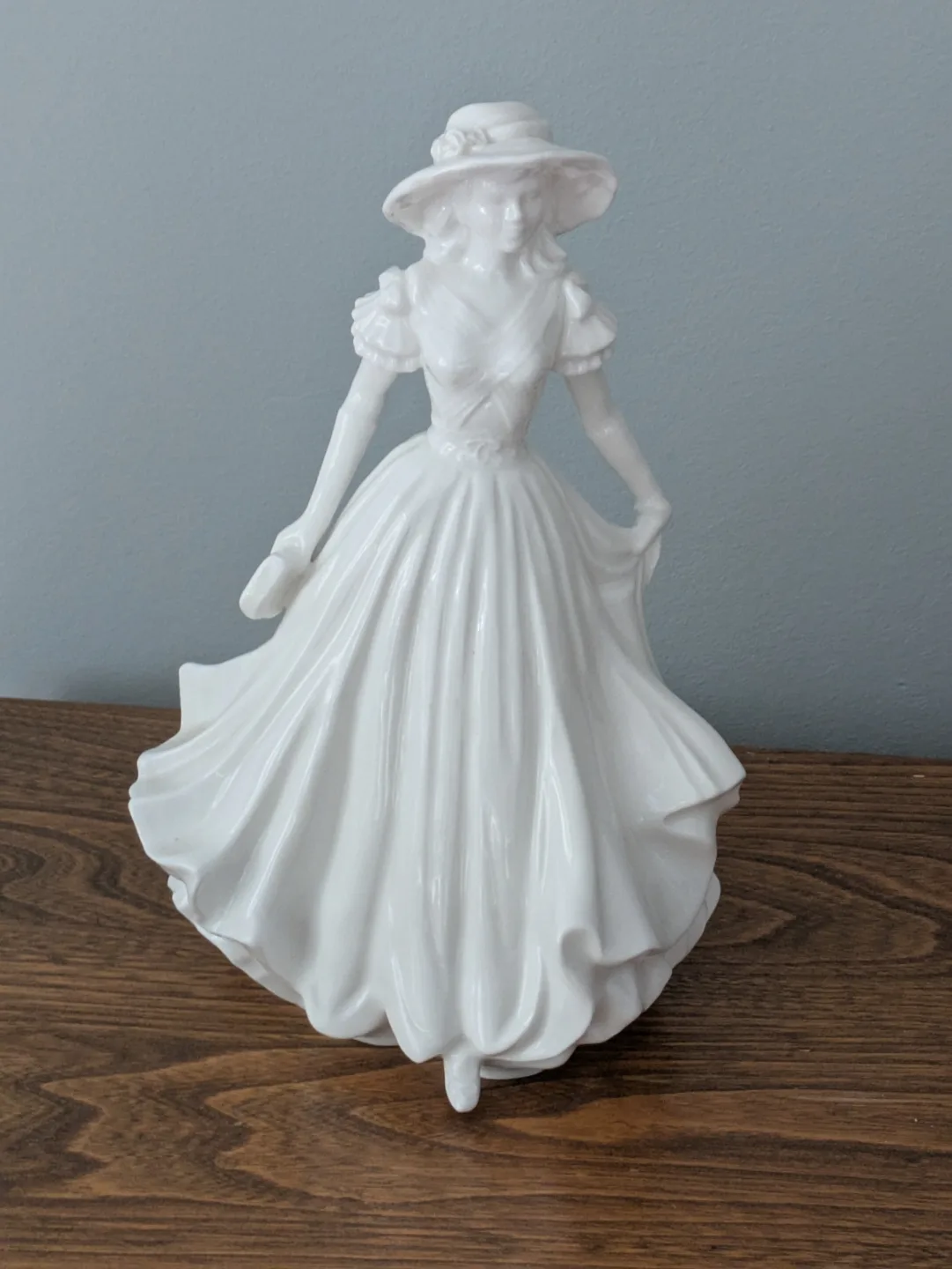 Vintage Porcelain Lady Figurine thumbnail