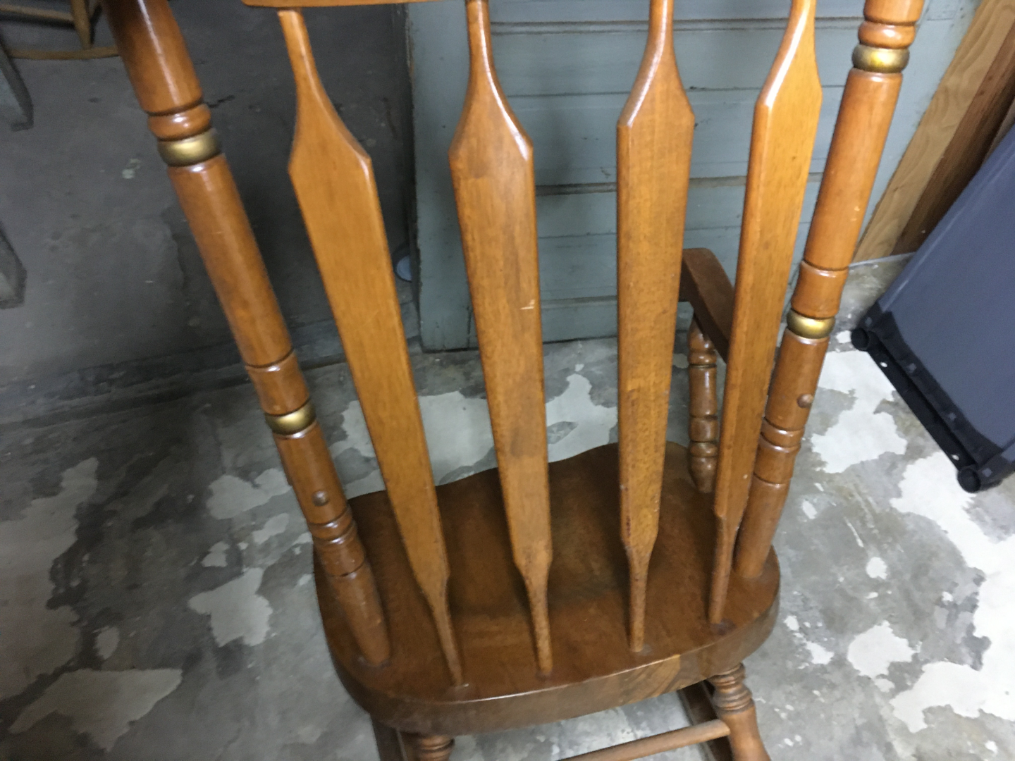 vintage wood rocking chair made in Malaysia 2555 - photo 3
