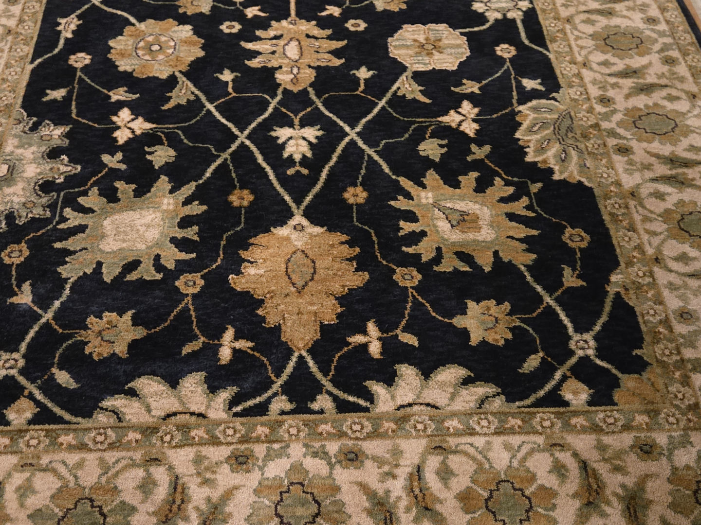 5' 3" x 7' 6" 100%  Zealand Wool Rug. - photo 3