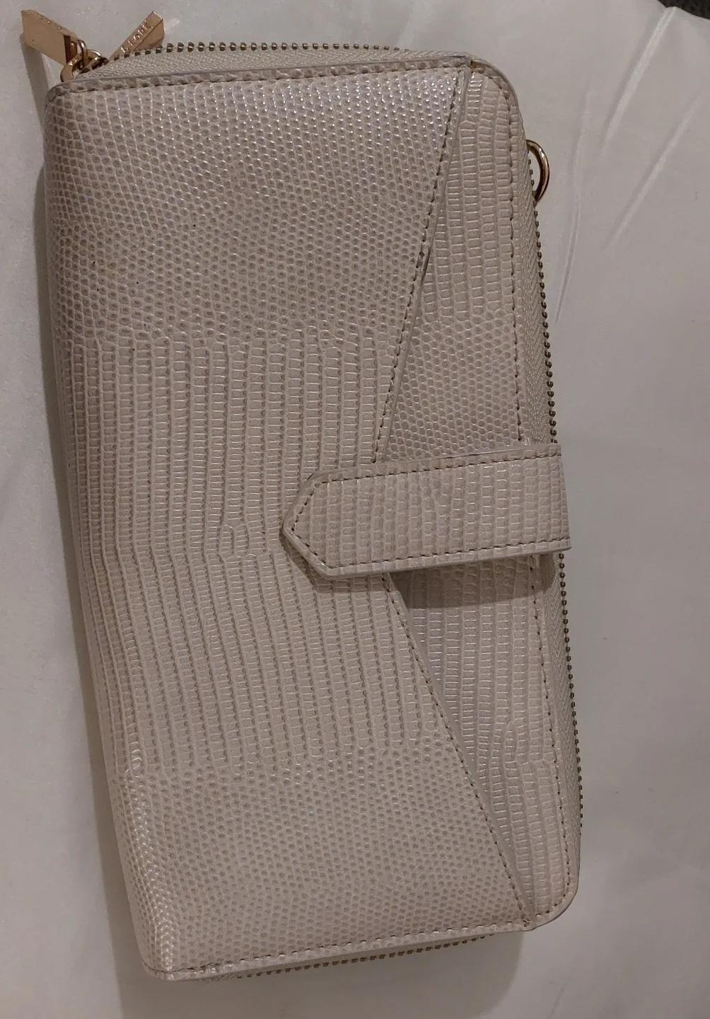 Love & Lore Crossbody Wallet image indicator(5)