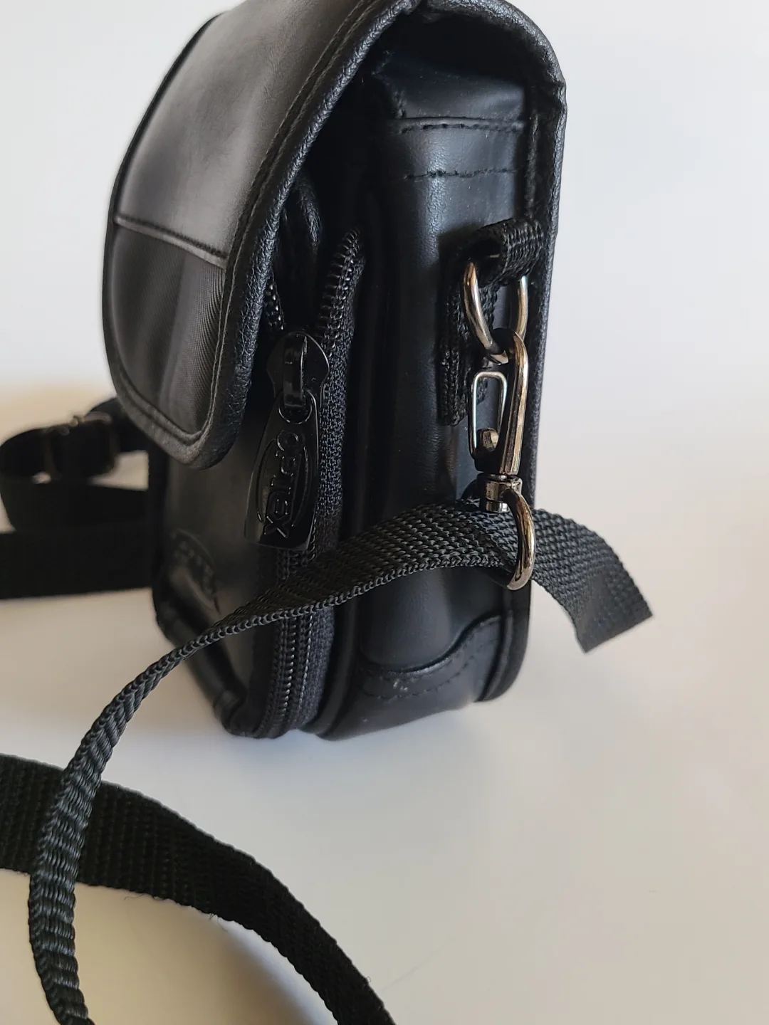 Optex Black Camera Bag with Adjustable Strap image indicator(3)