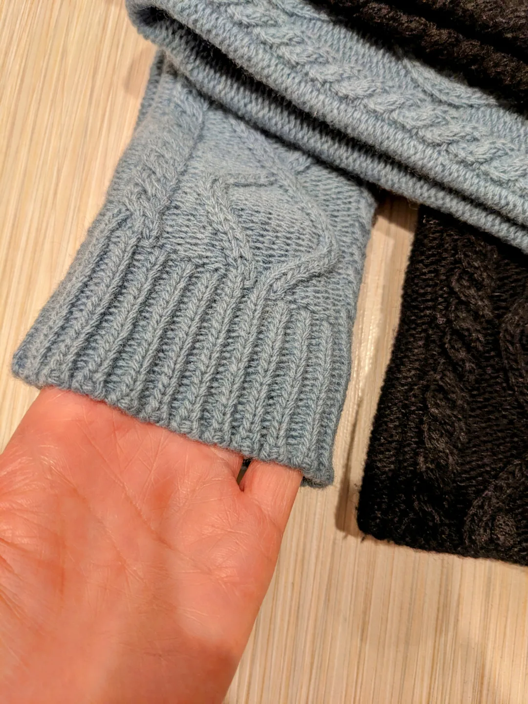 Cashmere Extra Long Arm Warmers image indicator(3)