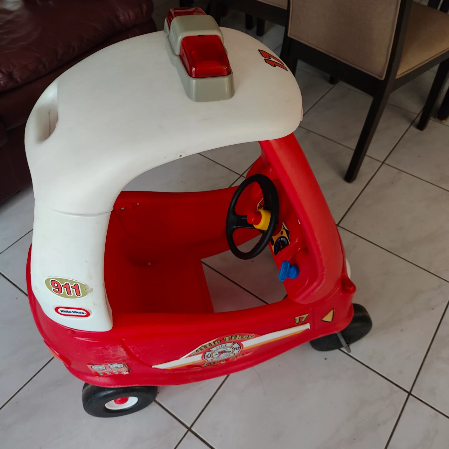 Little Tikes Fire Truck Ride-on Coupe image indicator(2)