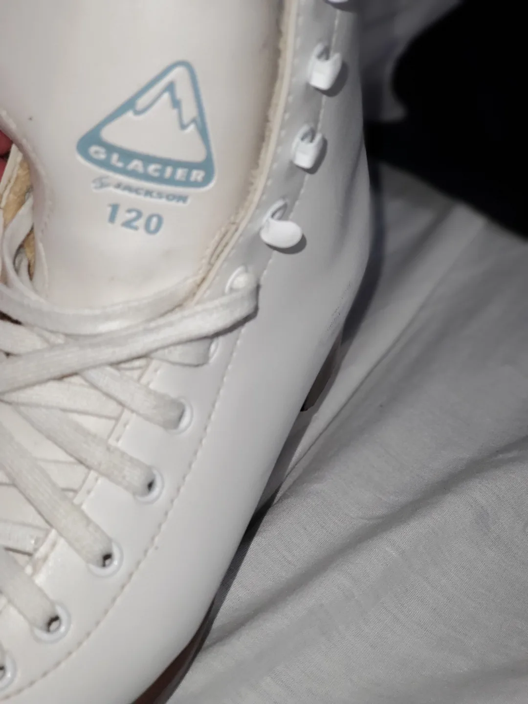 Figure Skates - Size 5 image indicator(6)