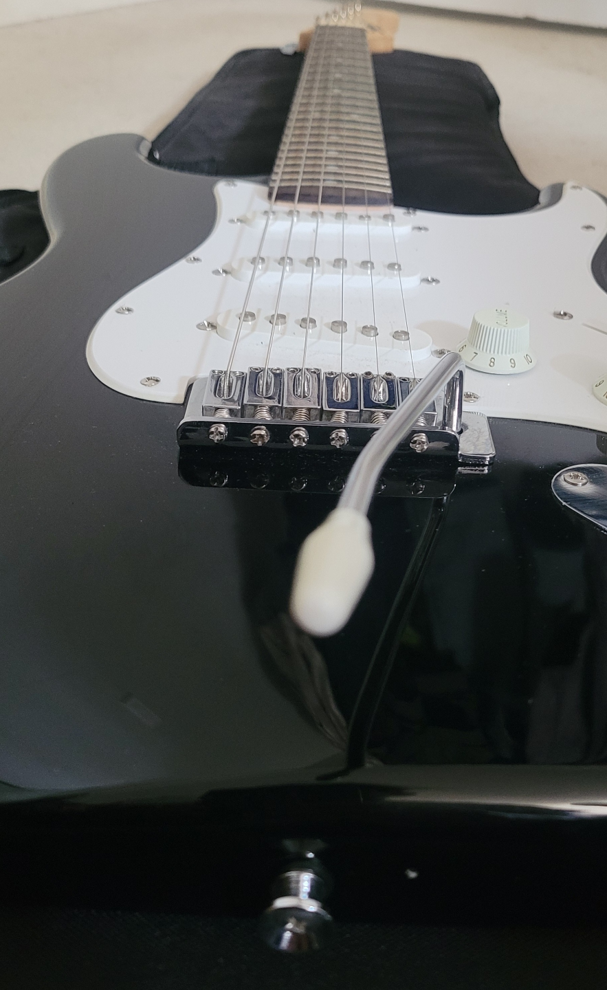 Squier Stratocaster Electric Guitar+ Peavey acoustic - photo 3