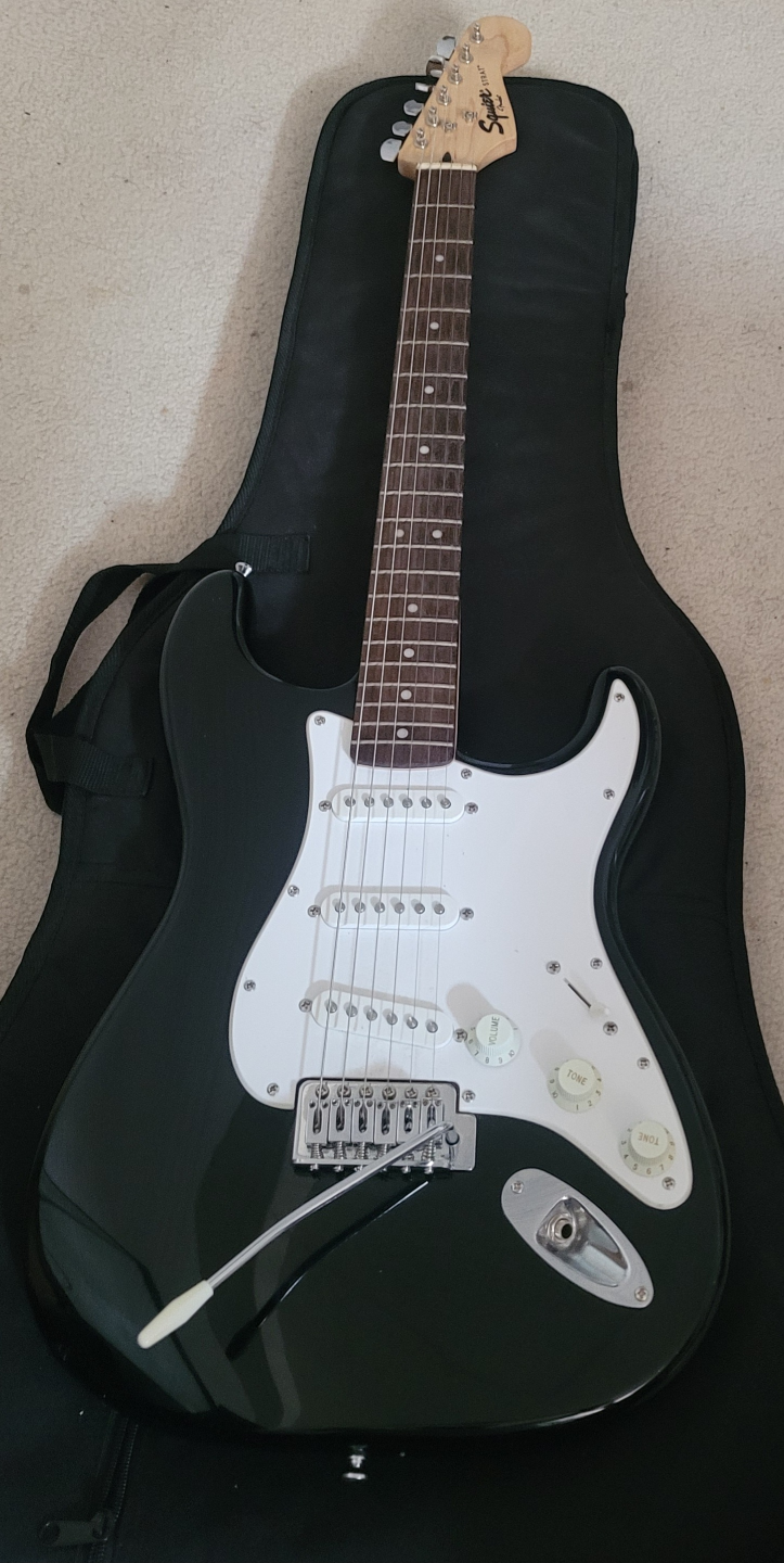 Squier Stratocaster Electric Guitar+ Peavey acoustic - photo 4