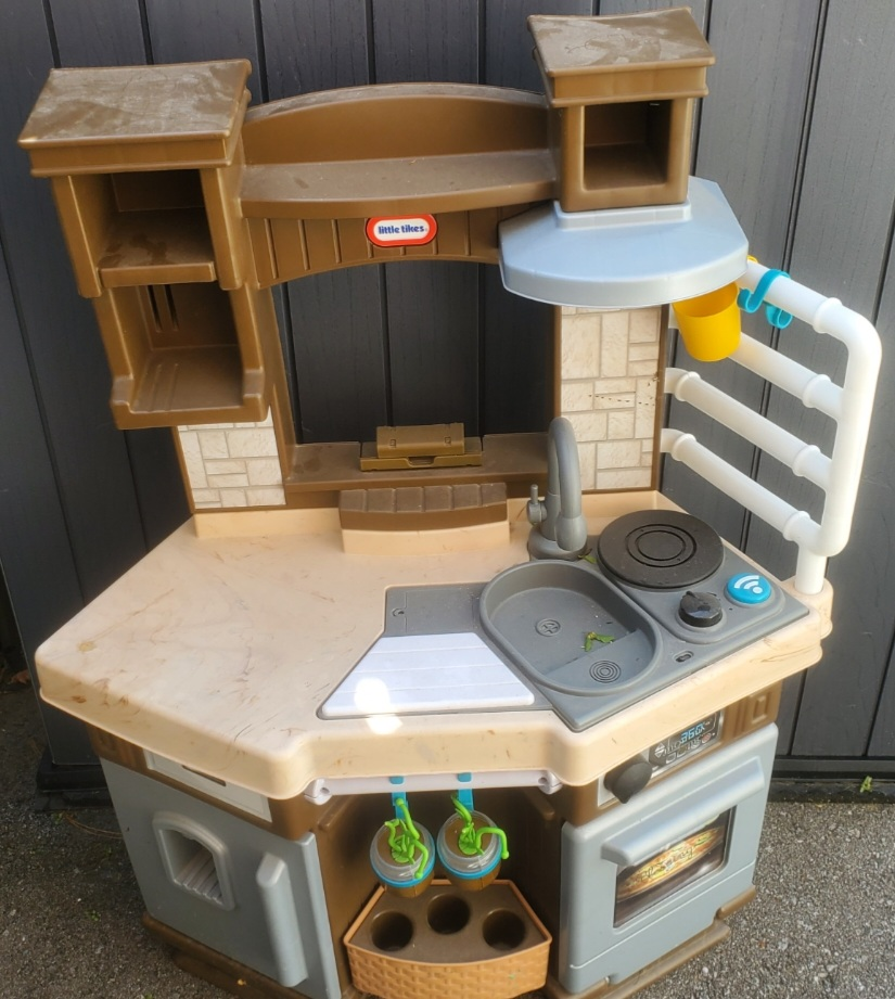 LITTLE TIKES KIDS KITCHEN