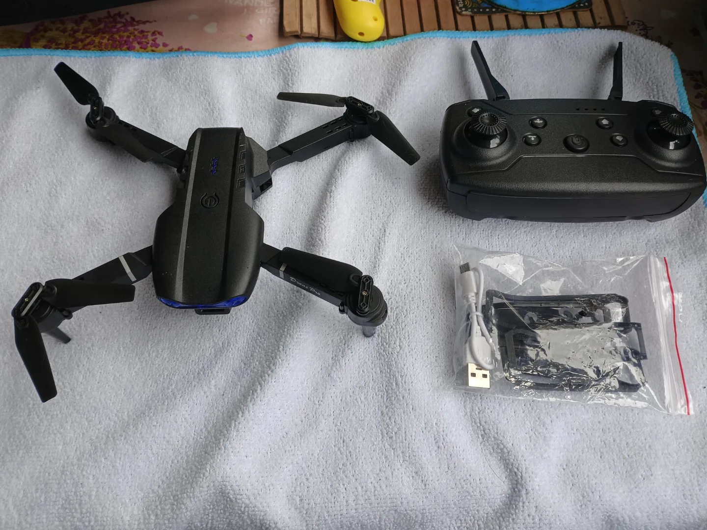 Foldable Drone with Remote Control and Accessories image indicator(7)