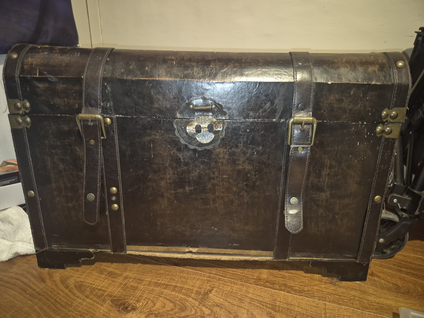 Vintage-Style Wooden Treasure Chest Trunk