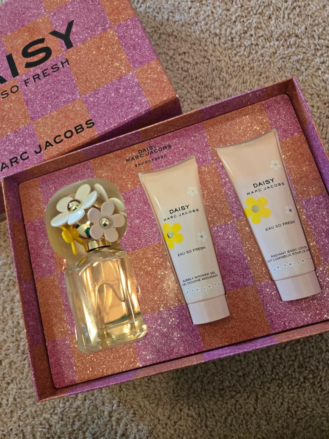 Marc Jacobs Daisy Eau So Fresh Gift Set brand new image indicator(2)