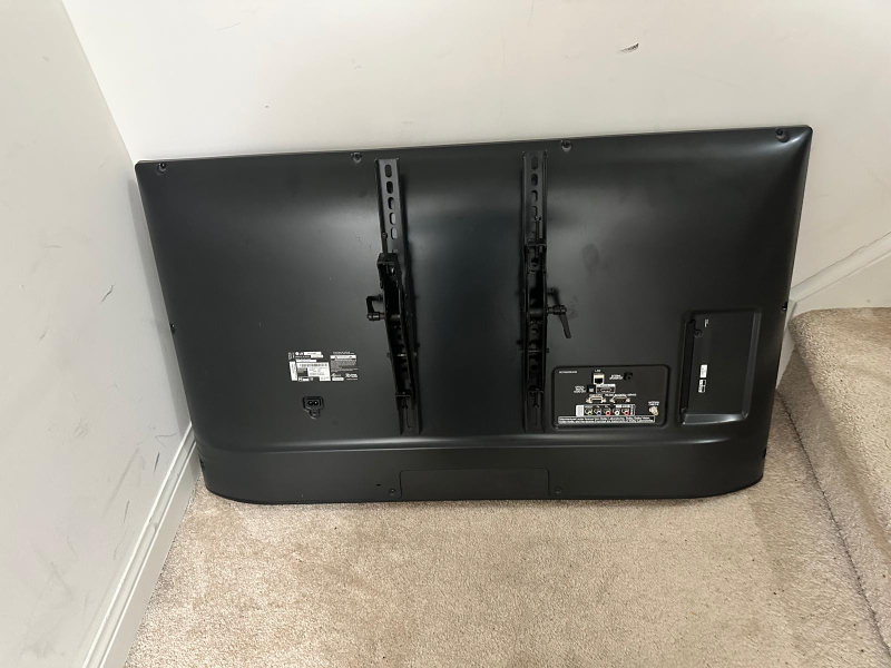 LG LED HDTV - 42 inch - photo 2