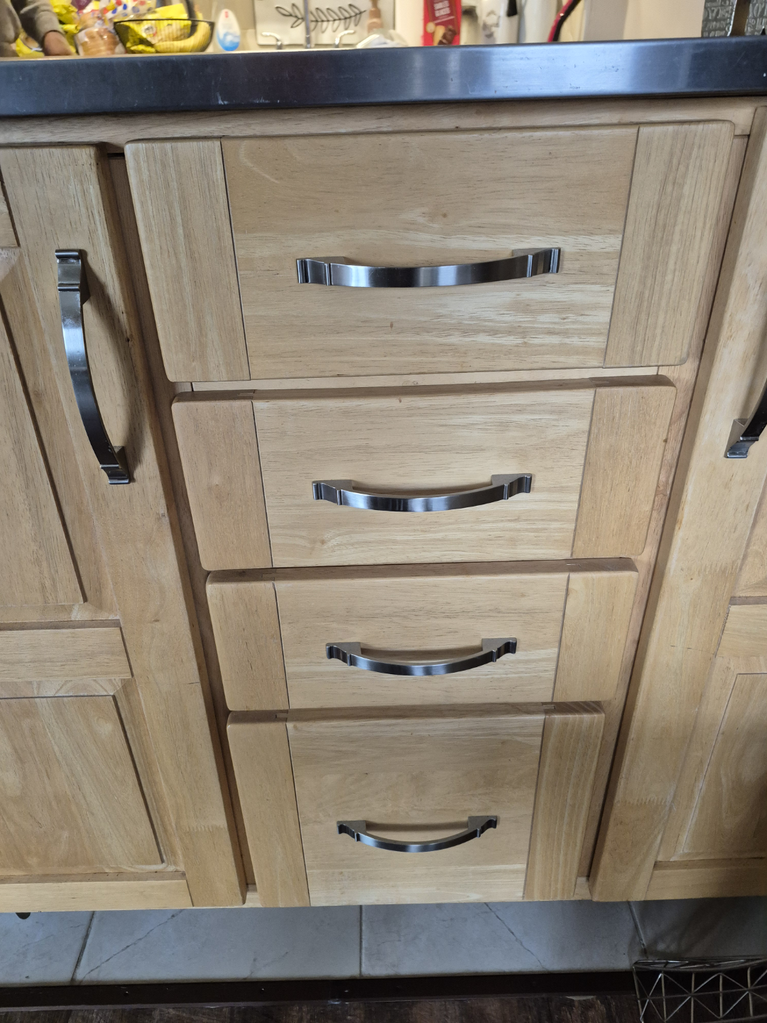 Wood and stainless steel island with stools. - photo 4