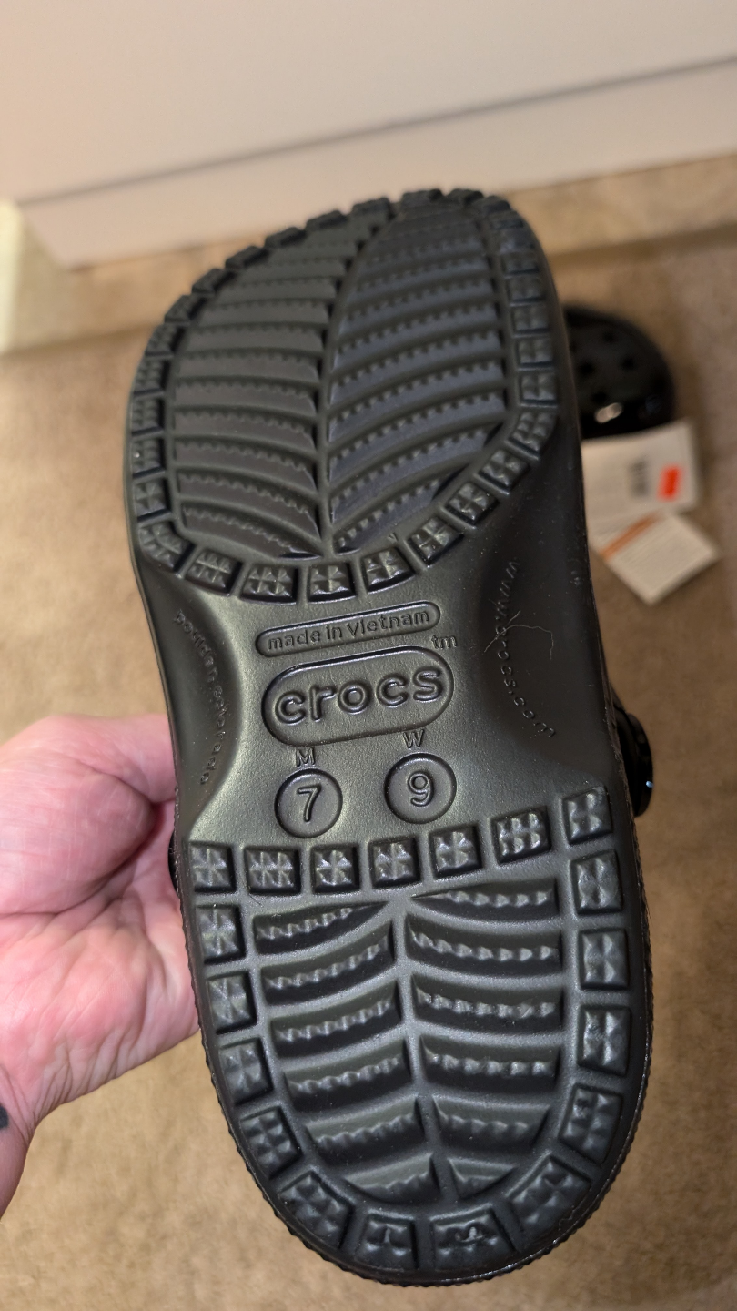 new Crocs shiny black women's size 8 - photo 3