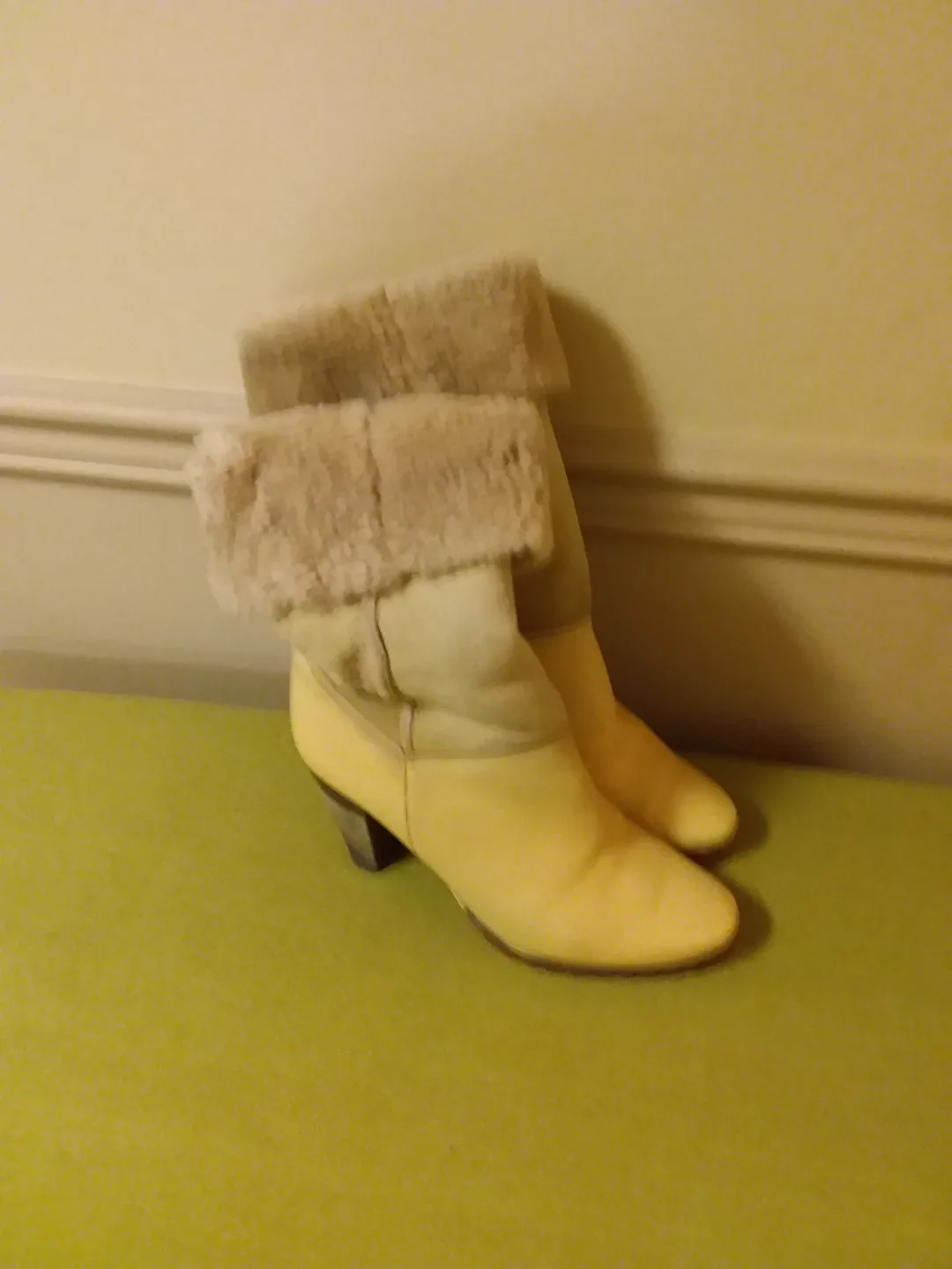 ➡️ Woman's Suede & Shearling Boots 👢 image indicator(2)