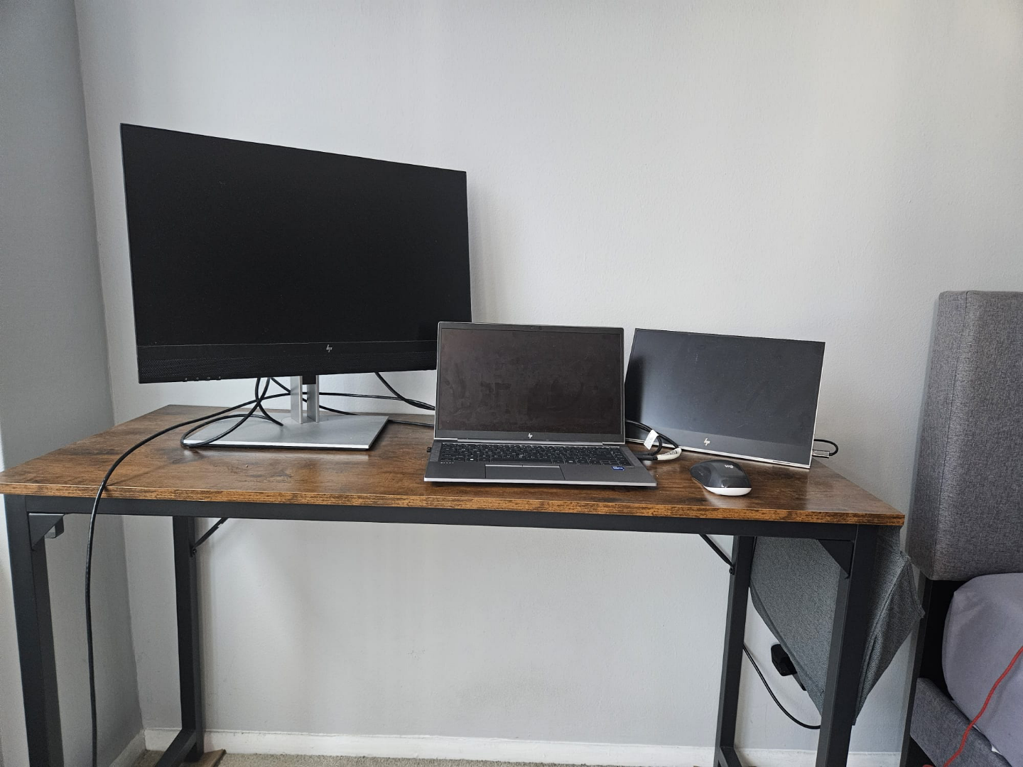 Desktop table