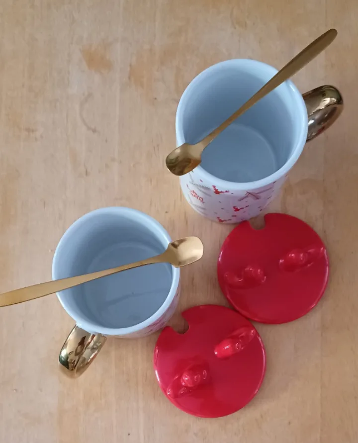Set of 2 Christmas Mugs with Lids and Spoons image indicator(3)