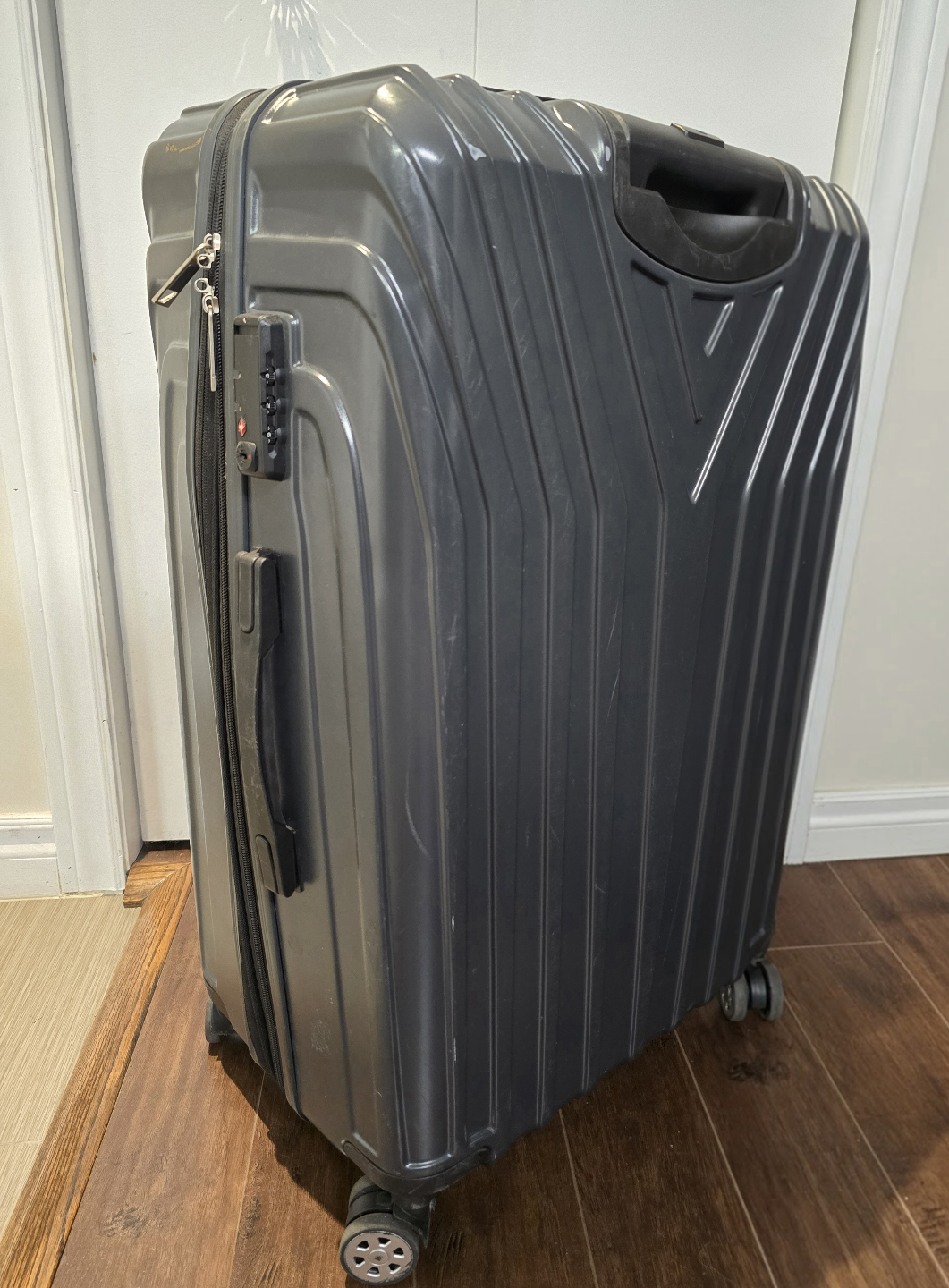 28 inch Check-In Luggage - photo 2