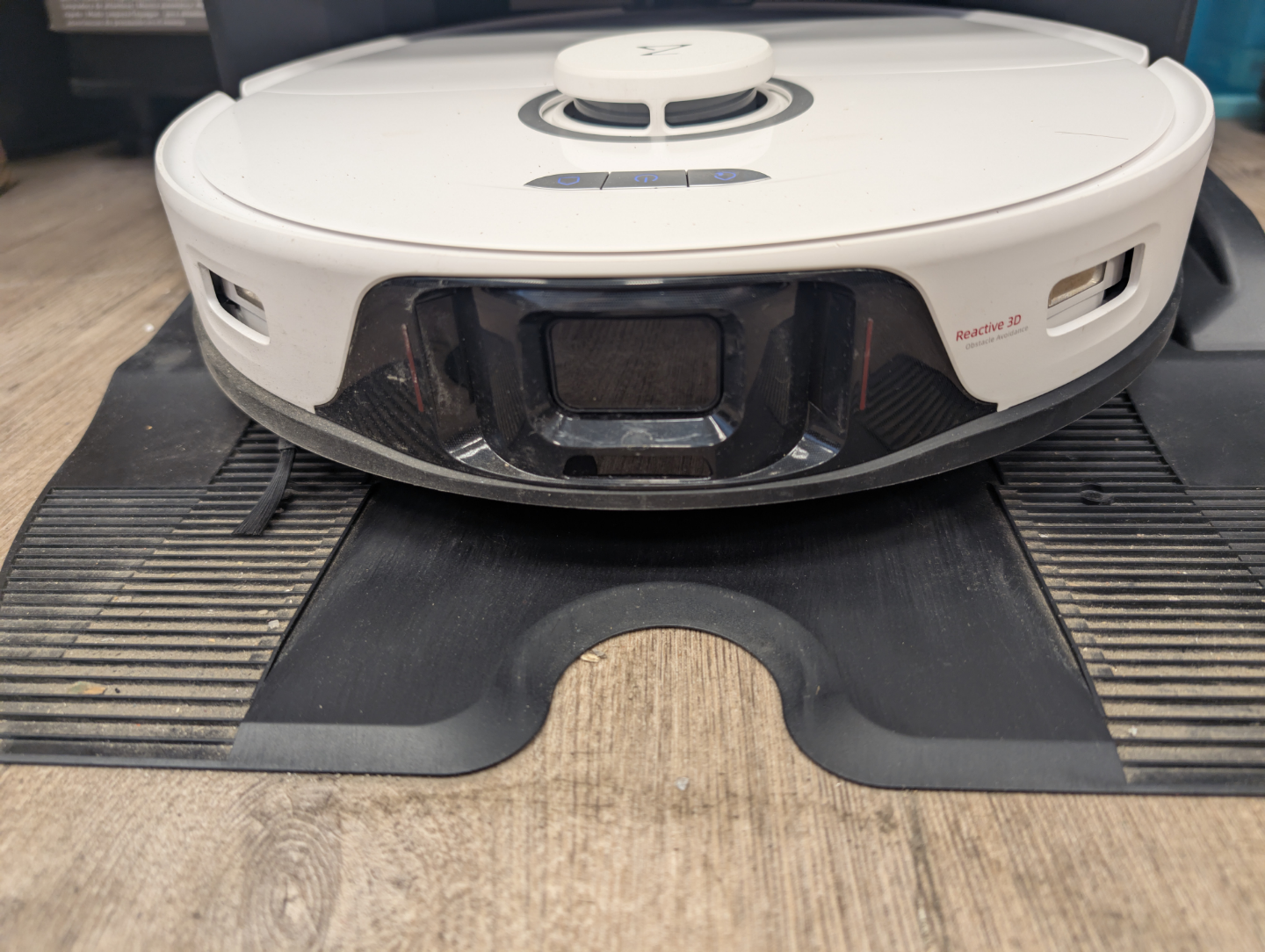 Roborock S8 Pro Ultra Robot Vacuum and Auto-Empty Dock - photo 3