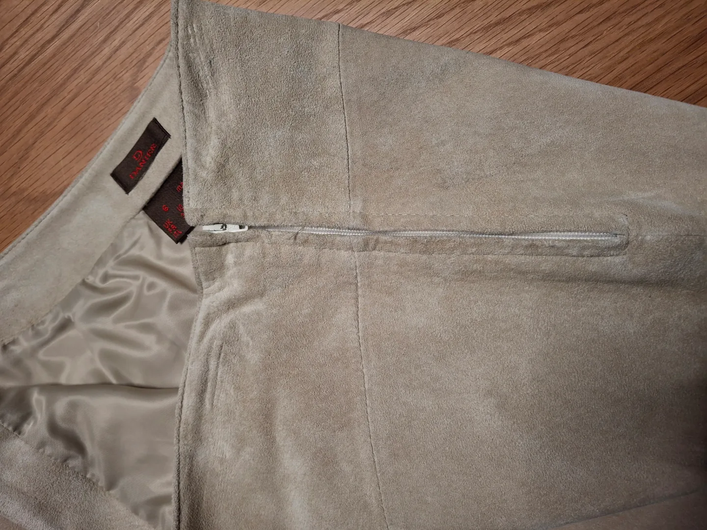 Women's US6 Danier Beige Suede Flared Skirt image indicator(3)