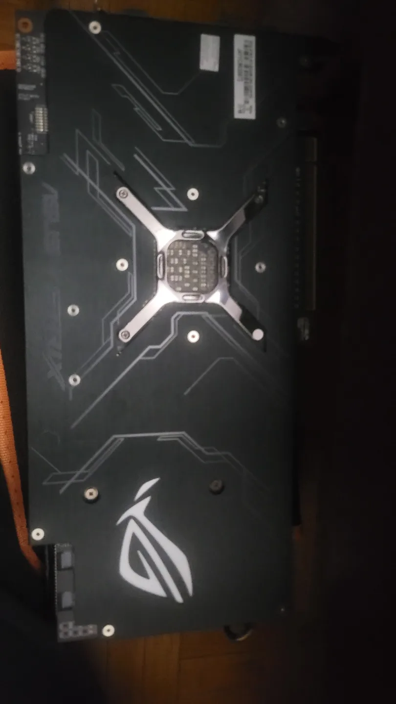 ASUS ROG STRIX RX VEGA 56 8GB GAMING image indicator(2)