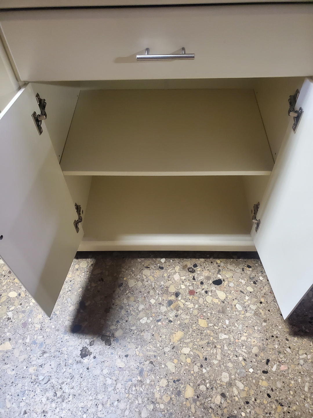 Beautiful Off White Buffet Or TV Entertainment (New In the Box) - photo 2