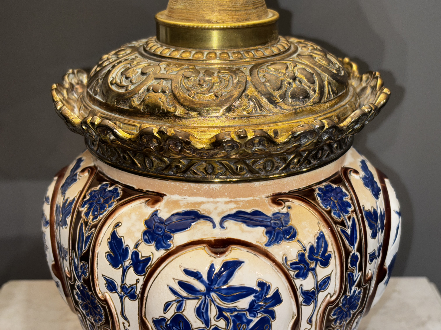 Antique porcelain and bronze blue and white table lamp - photo 3