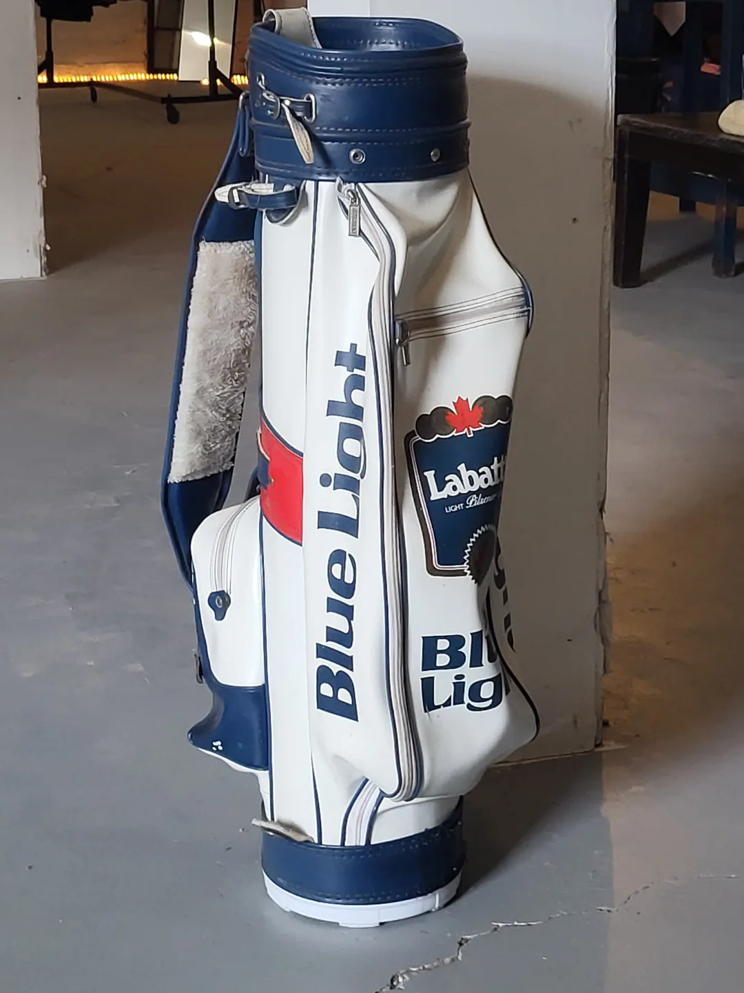 Vintage Labatt Blue Light Golf Bag🏌‍♂️ thumbnail
