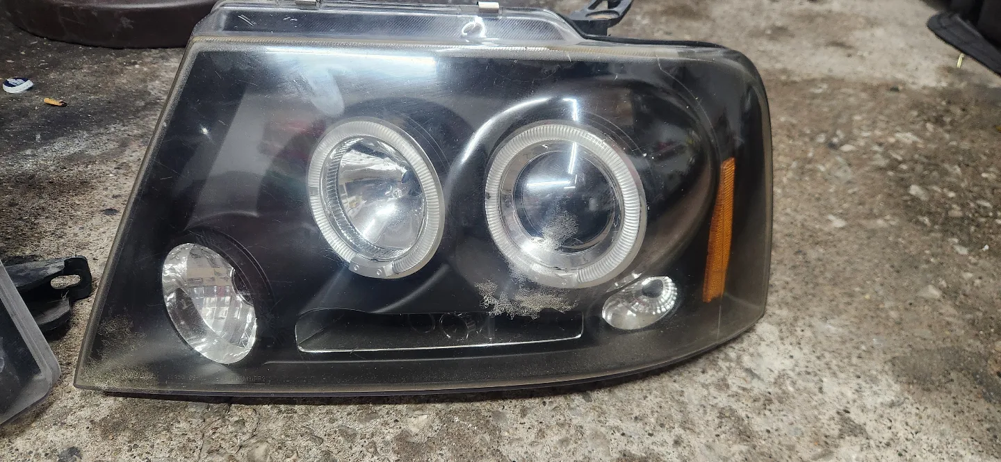 Pair of Ford F150 Projector Headlights image indicator(3)