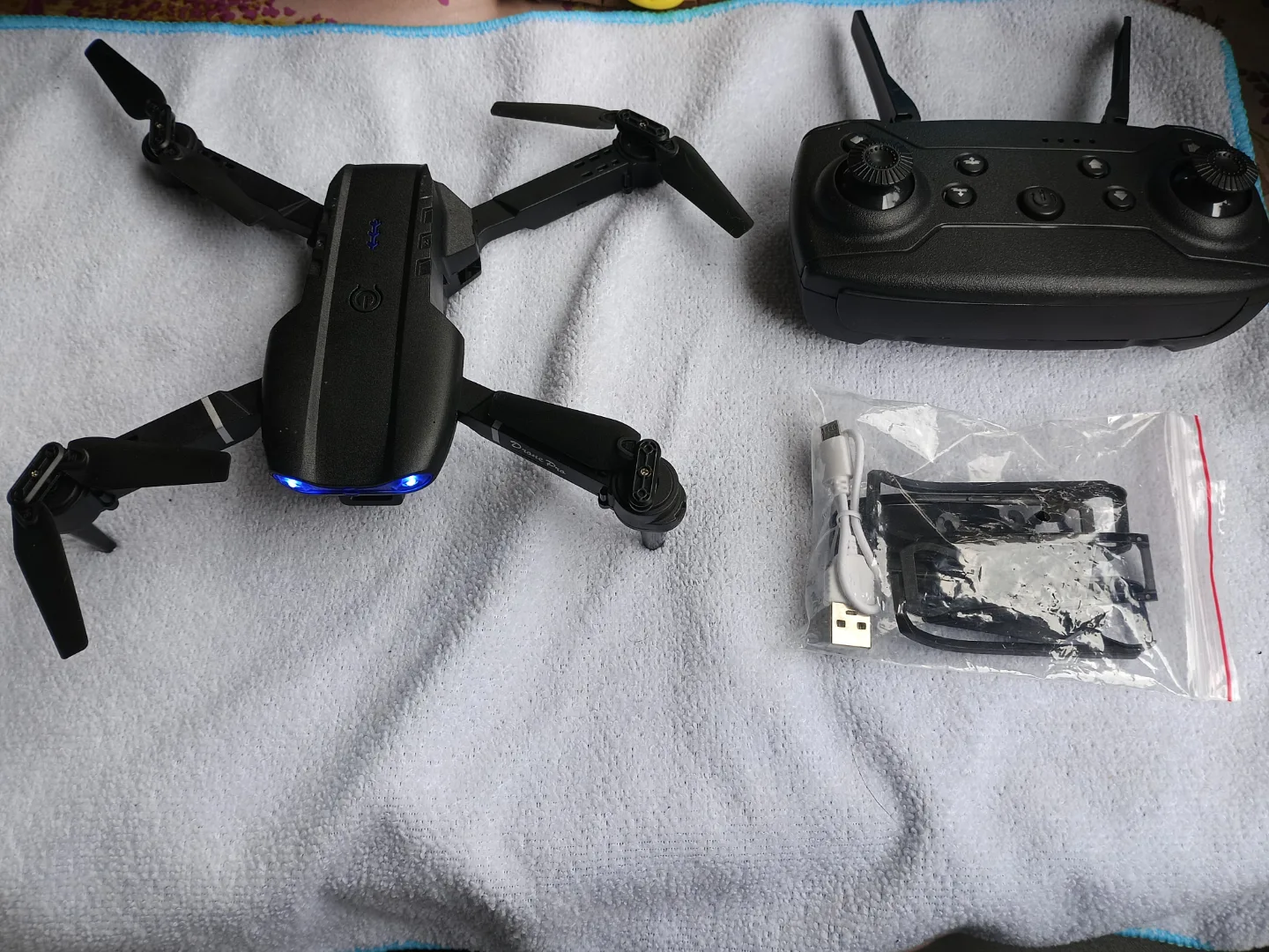 Foldable Drone with Remote Control and Accessories image indicator(6)