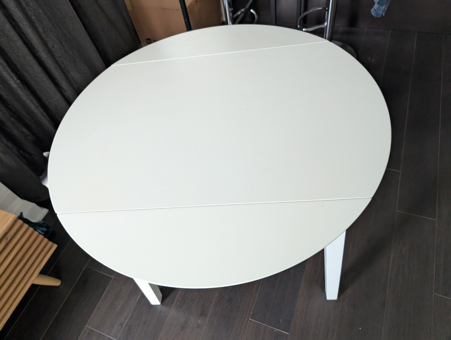 White Round Drop Leaf Dining Table - photo 2