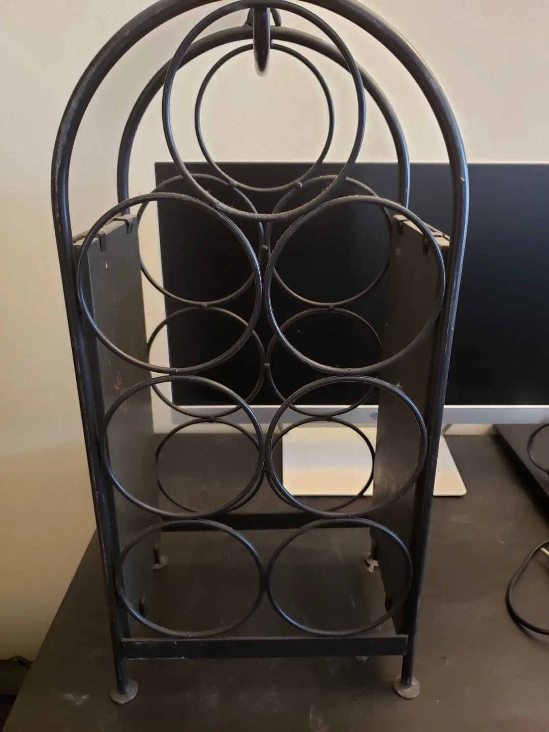 Metal Wine Rack with Grape Design image indicator(3)
