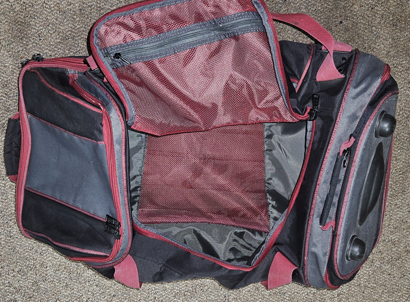 Rolling Duffel Bag - Black and Red - photo 4