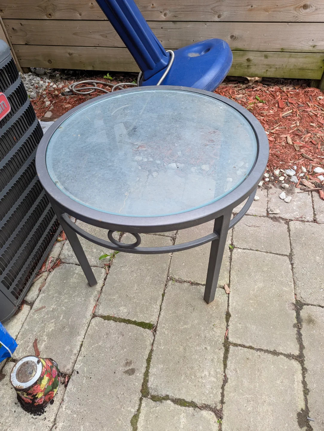 Free Garden table and kids Play House image indicator(6)