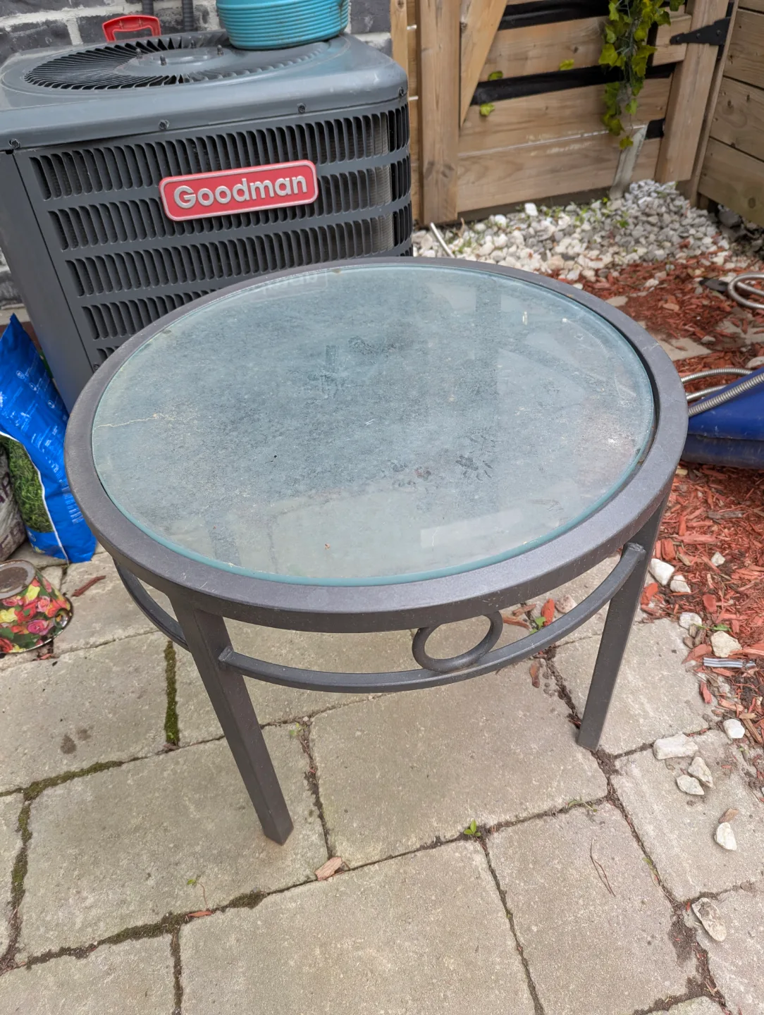 Free Garden table and kids Play House image indicator(4)