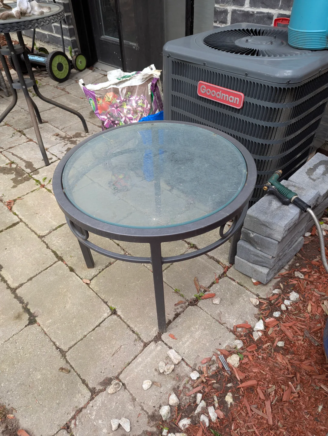 Free Garden table and kids Play House image indicator(5)