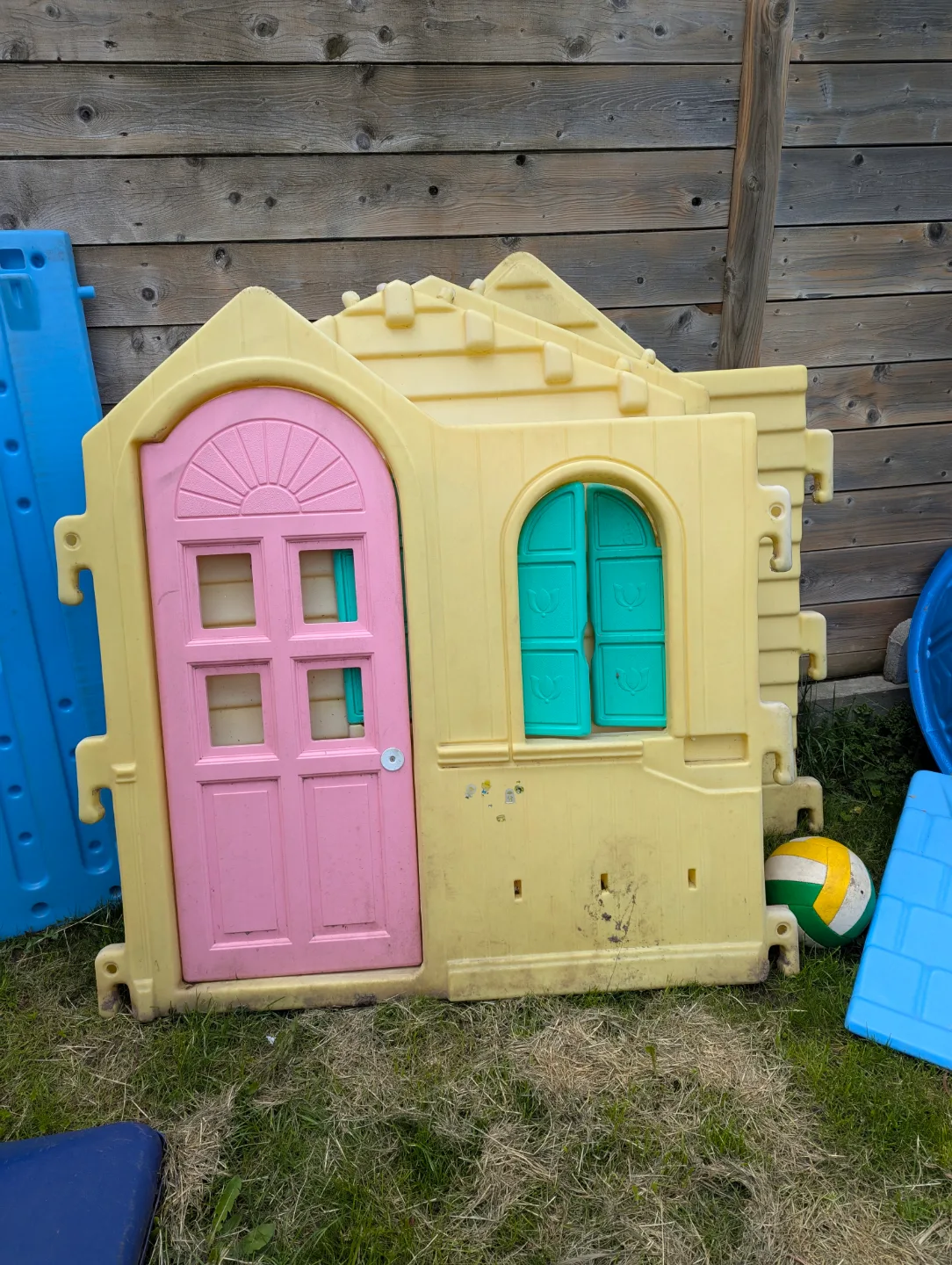 Free Garden table and kids Play House image indicator(2)
