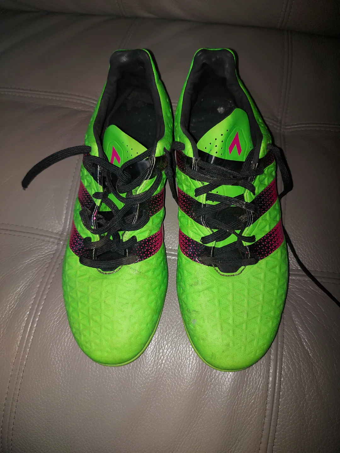 Adidas Shoes image indicator(2)